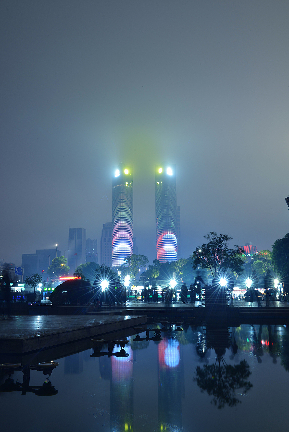 南昌之夜，流光溢彩下的現(xiàn)代詩(shī)篇